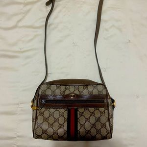 Vintage Gucci crossbody.